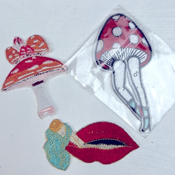 Patches set of 3: 2 Mushrooms 🍄 & lips Patch Iron On 🆕 NEW - Picture 2 of 9